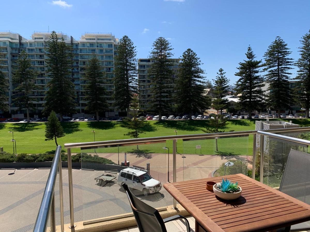 Beachside Luxury Apartments One & Two Bedroom In Beachfront Oaks Pier Building Glenelg Exteriér fotografie