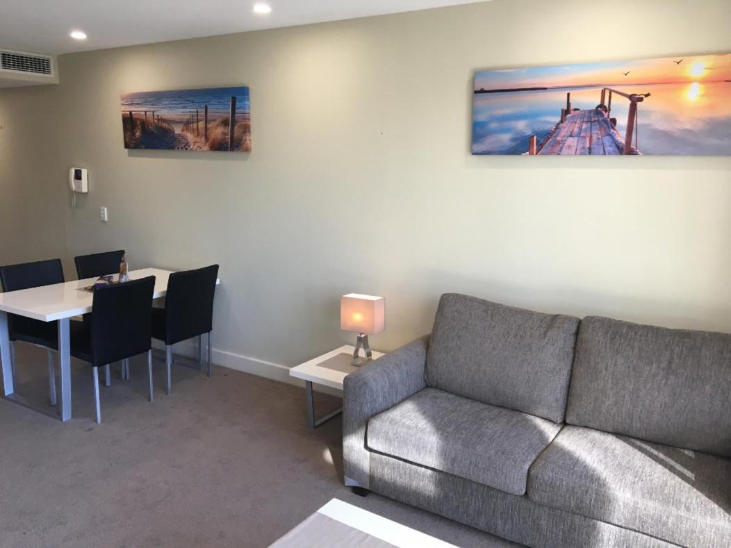 Beachside Luxury Apartments One & Two Bedroom In Beachfront Oaks Pier Building Glenelg Exteriér fotografie