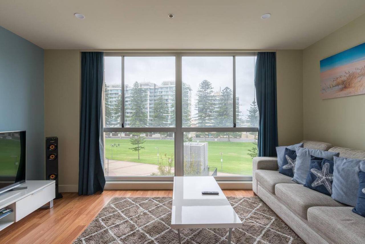 Beachside Luxury Apartments One & Two Bedroom In Beachfront Oaks Pier Building Glenelg Exteriér fotografie