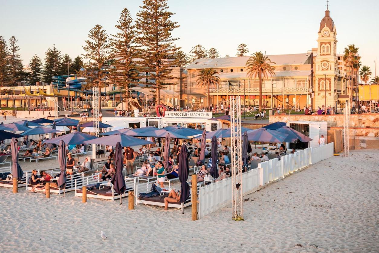 Beachside Luxury Apartments One & Two Bedroom In Beachfront Oaks Pier Building Glenelg Exteriér fotografie