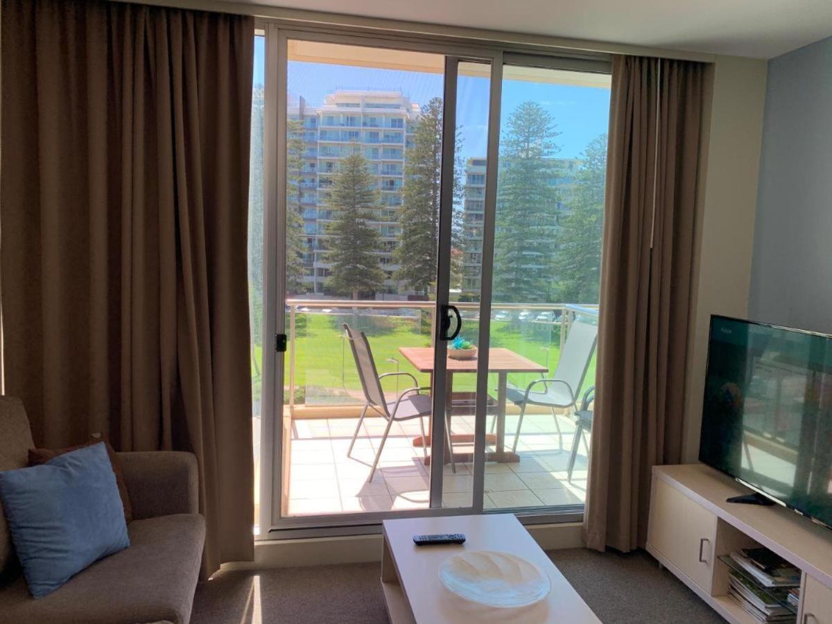 Beachside Luxury Apartments One & Two Bedroom In Beachfront Oaks Pier Building Glenelg Exteriér fotografie