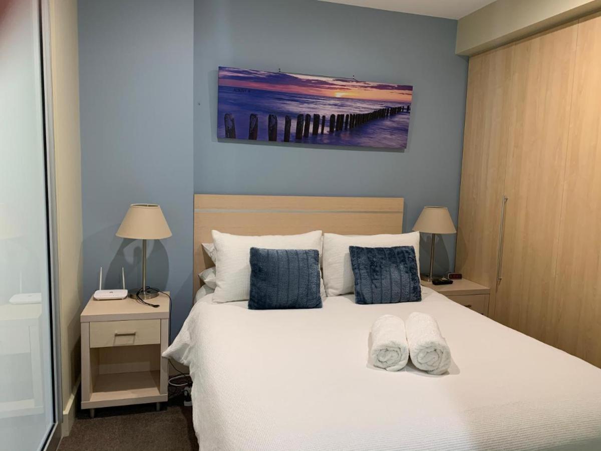 Beachside Luxury Apartments One & Two Bedroom In Beachfront Oaks Pier Building Glenelg Exteriér fotografie