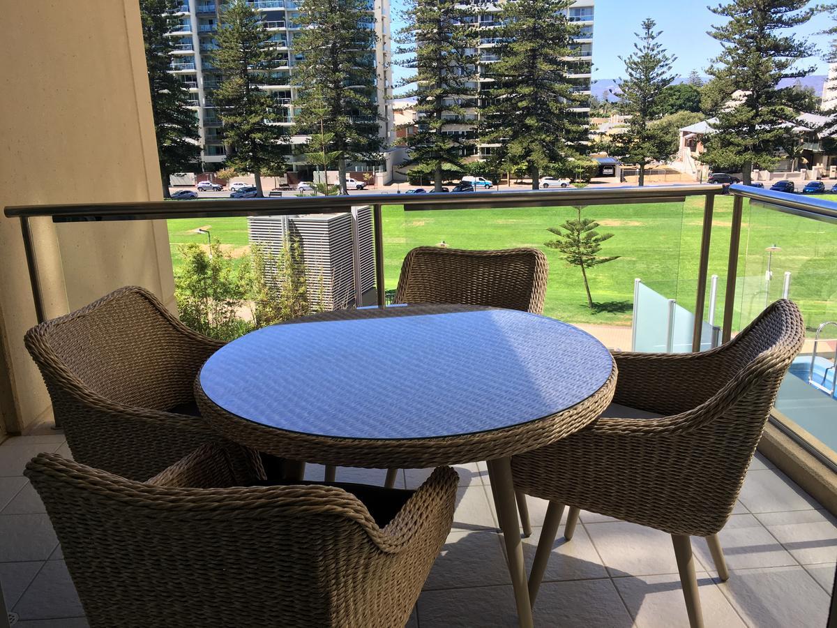 Beachside Luxury Apartments One & Two Bedroom In Beachfront Oaks Pier Building Glenelg Exteriér fotografie