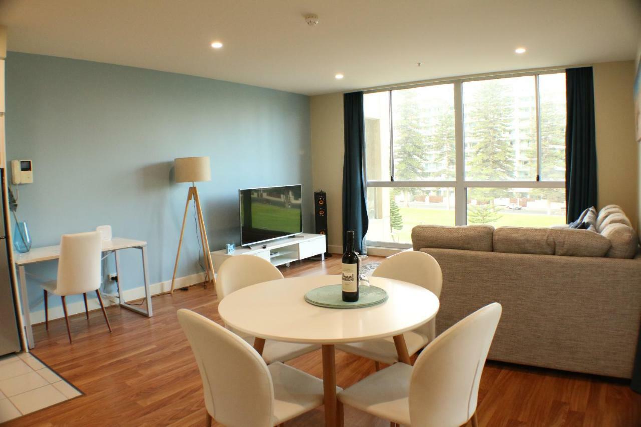Beachside Luxury Apartments One & Two Bedroom In Beachfront Oaks Pier Building Glenelg Exteriér fotografie